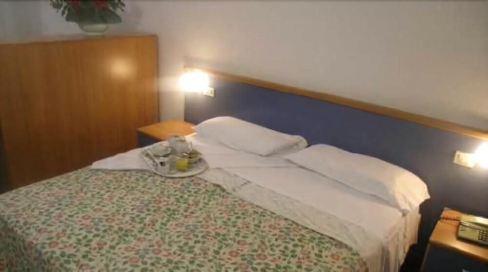 Hotel Byron Lerici Esterno foto